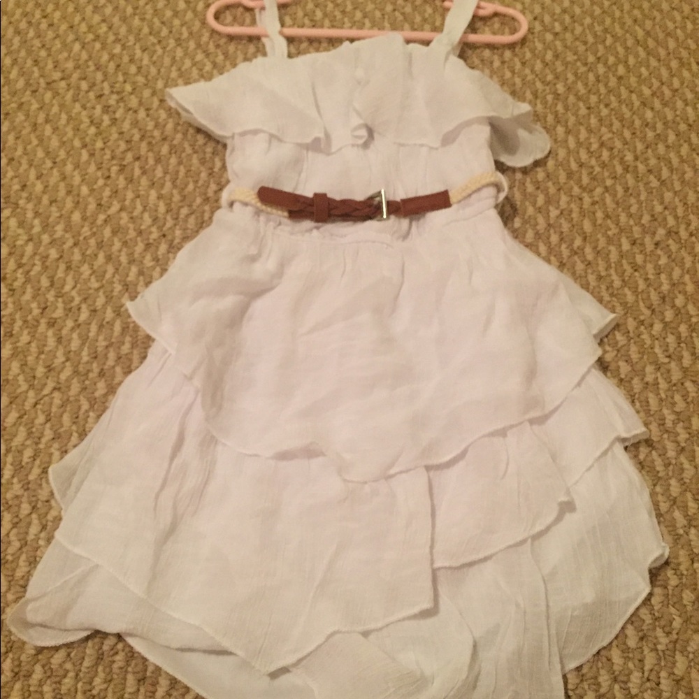 Flowy white ruffled dress with belt!